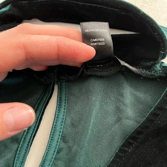 Streetwear Society/ 🌳 Forest green velvet choker t-shirt/ Size US M - Picture 7 of 12